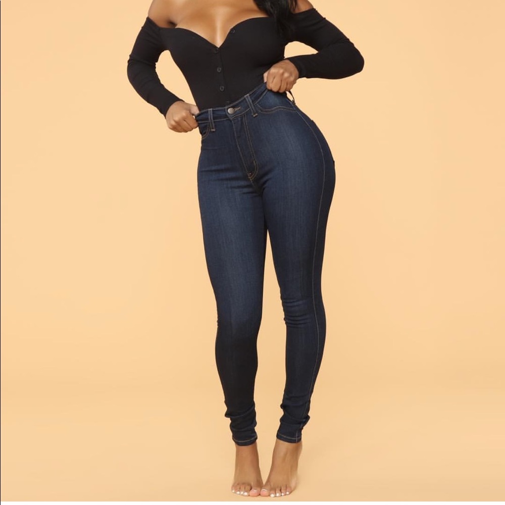 FASHION NOVA CLASSIC HIGH WAISTED JEANS